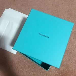 Tiffany box in very good condition plus a small bag of